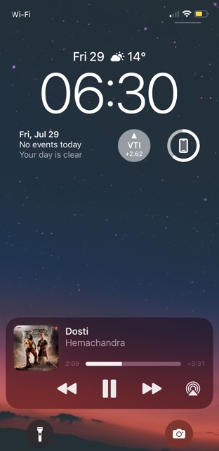 iOS 16 Music Player  Volume Control Removed from Lock Screen  - 86